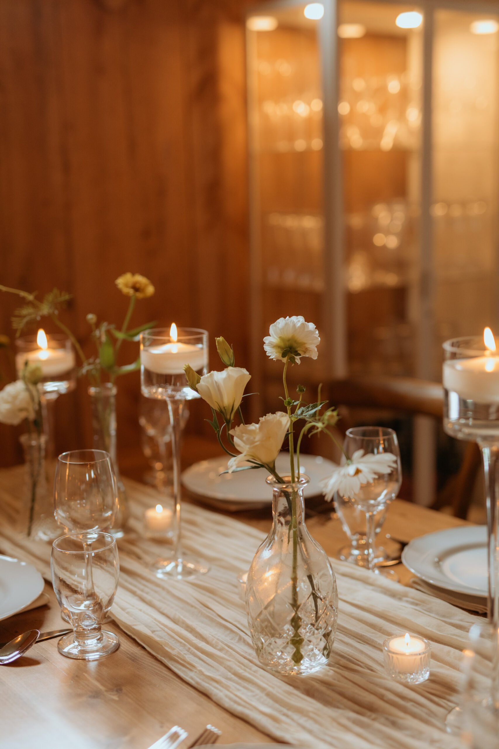 table decor at chic wedding in Ottawa 