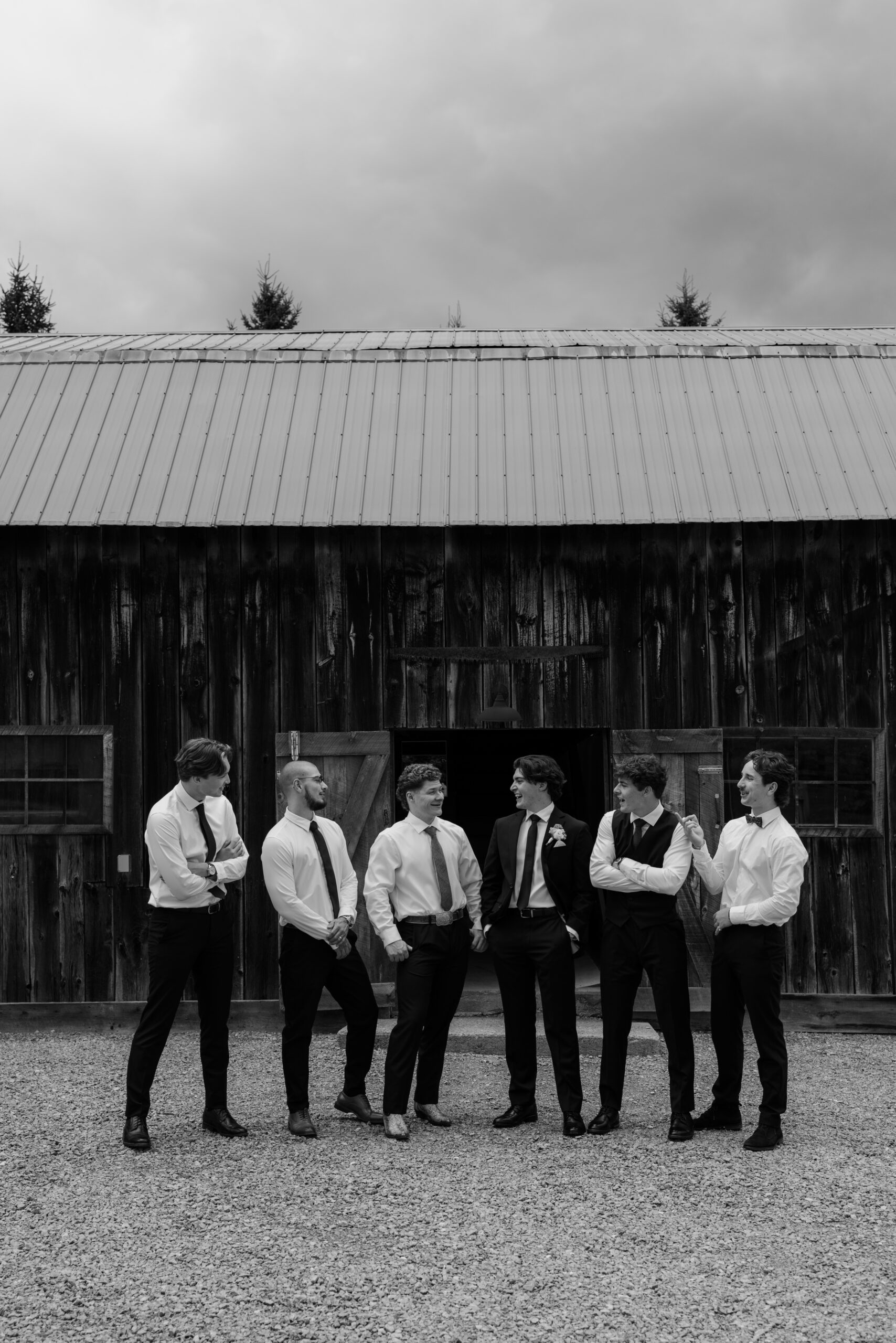 groom and groomsmen posing at beautiful ottawa wedding venue before ceremony